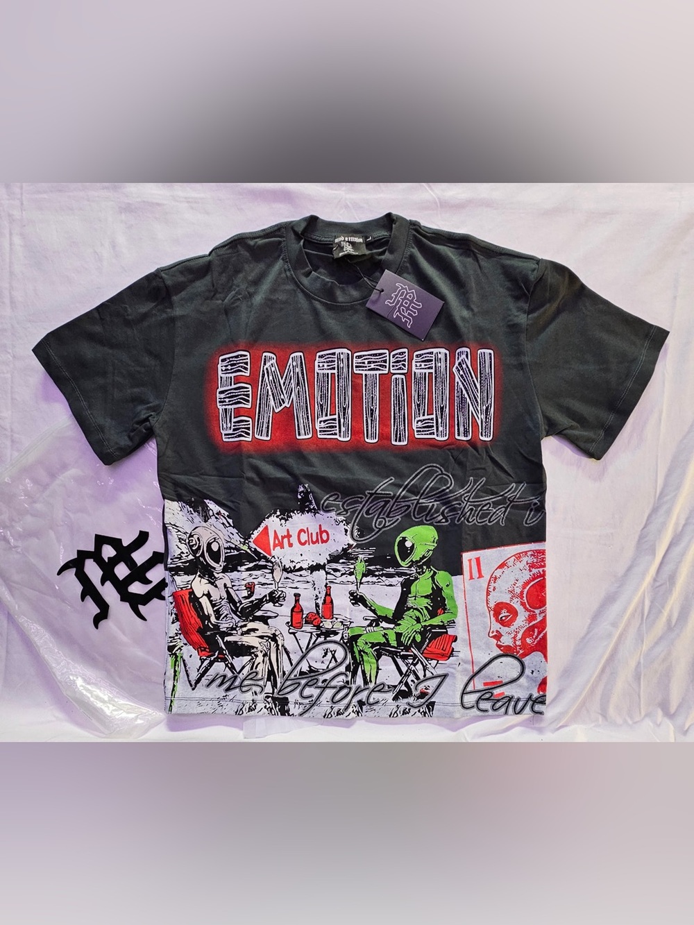 MIXED EMOTION Graphic Tee with Alien Art - Black/Red